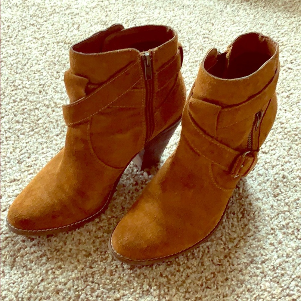 Dolce Vita Conary suede ankle bootie